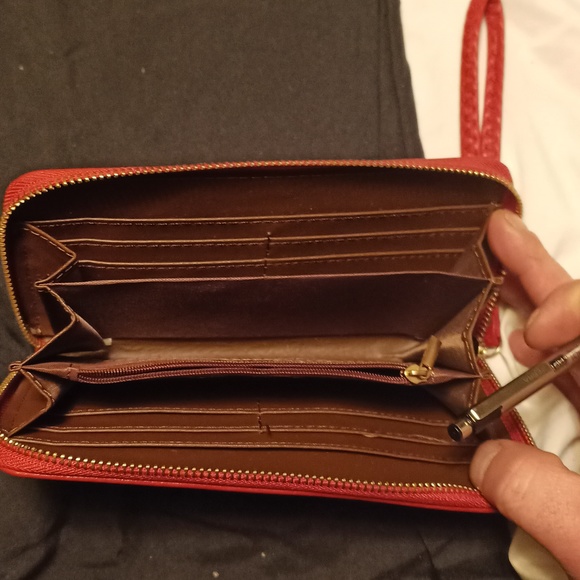 Red wallet - Picture 2 of 2